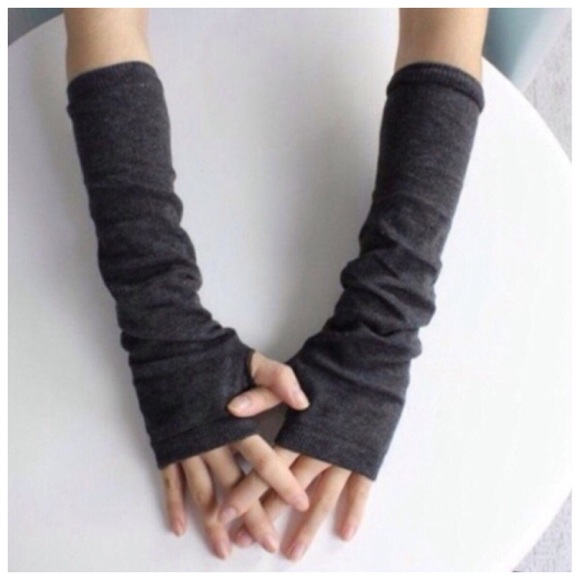 BOUTIQUE Dark Grey Light Weight Fingerless Gloves NEW - Picture 1 of 6